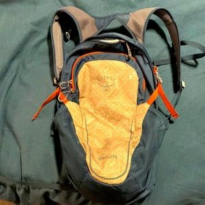 Osprey daylight hiking backpack with h2o pouch